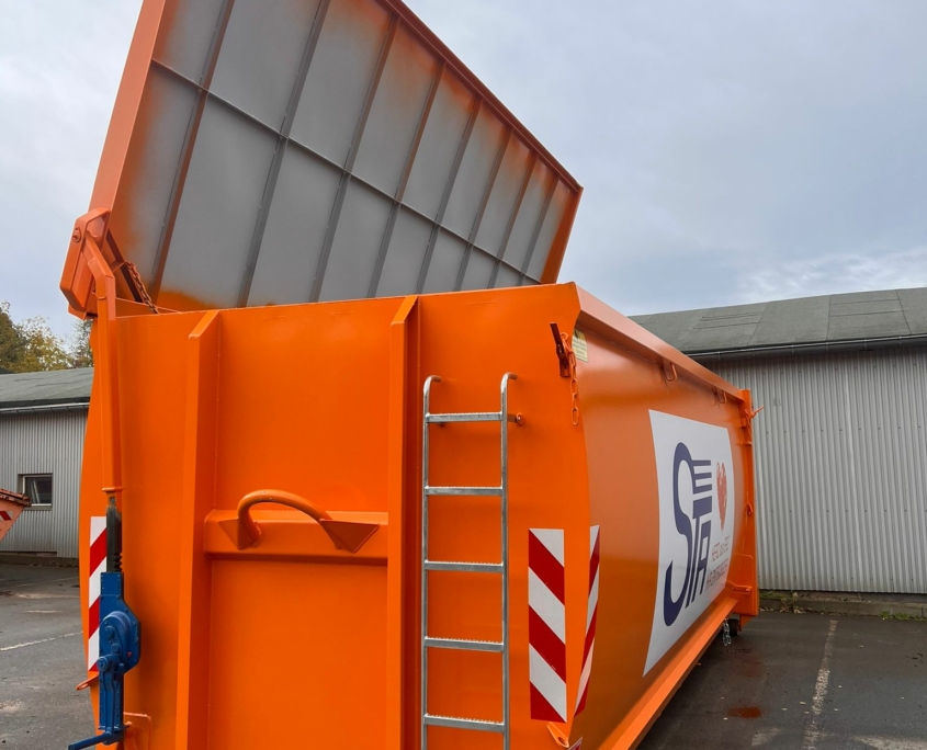 Abrollcontainer mit Stahldeckel