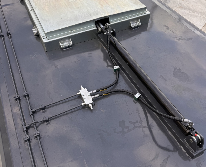 Gülle-Container mit hydraulischem Deckel