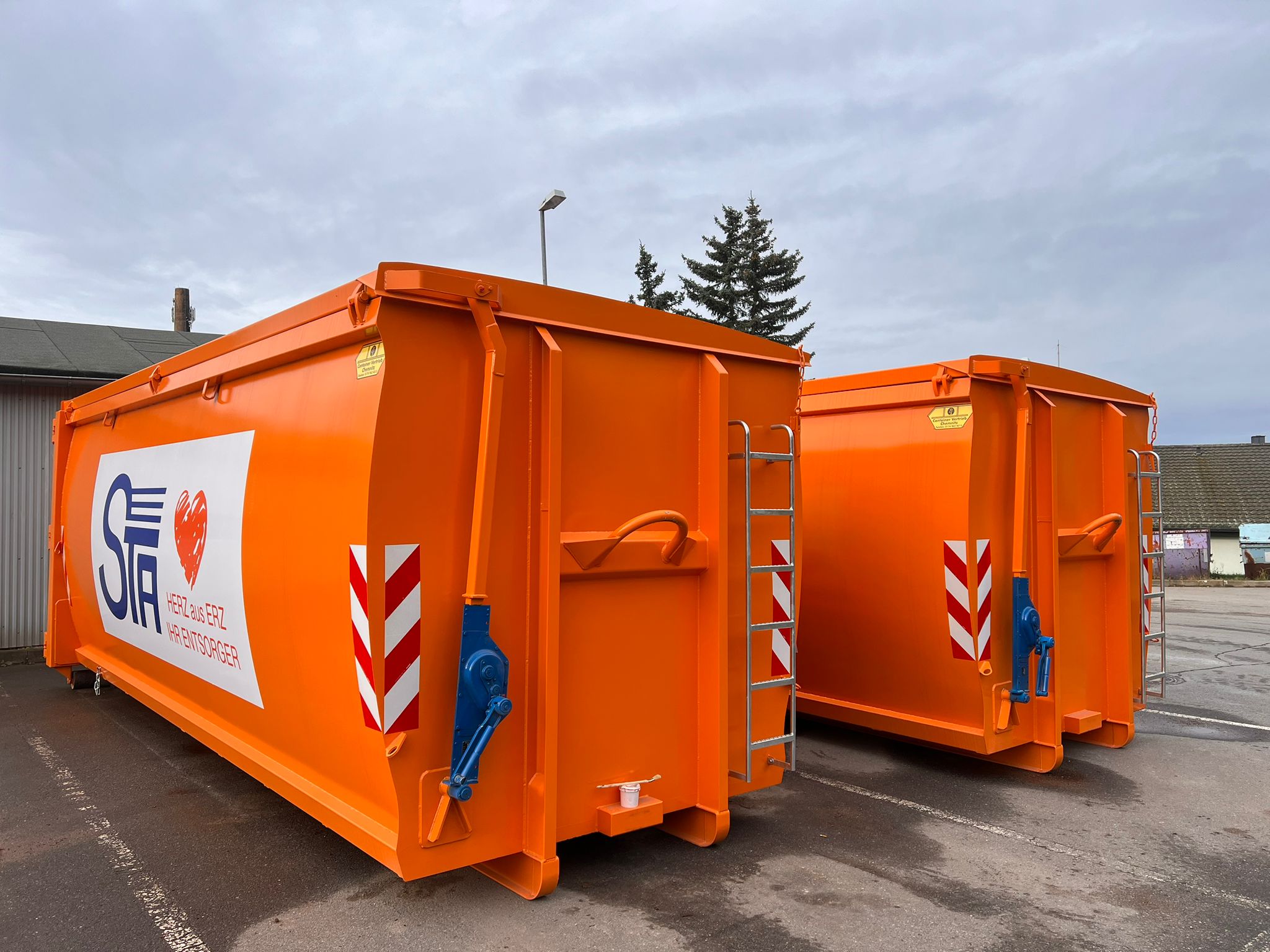 Abrollcontainer Eco Ecoline spantenlos spantenfrei Ellermann Löwe Container Stahldeckel Stockwinde 