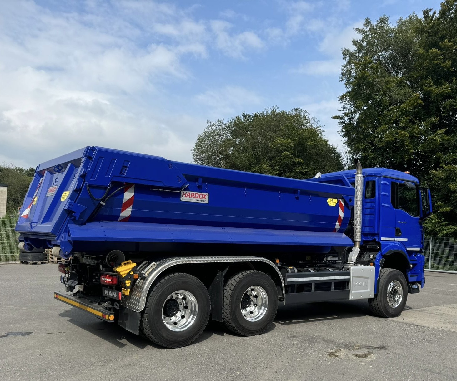 Abrollcontainer Halfpipe Hardox Hydraulische Heckklappe Decker-Containerbau RSM Erdbaucontainer Knipfer