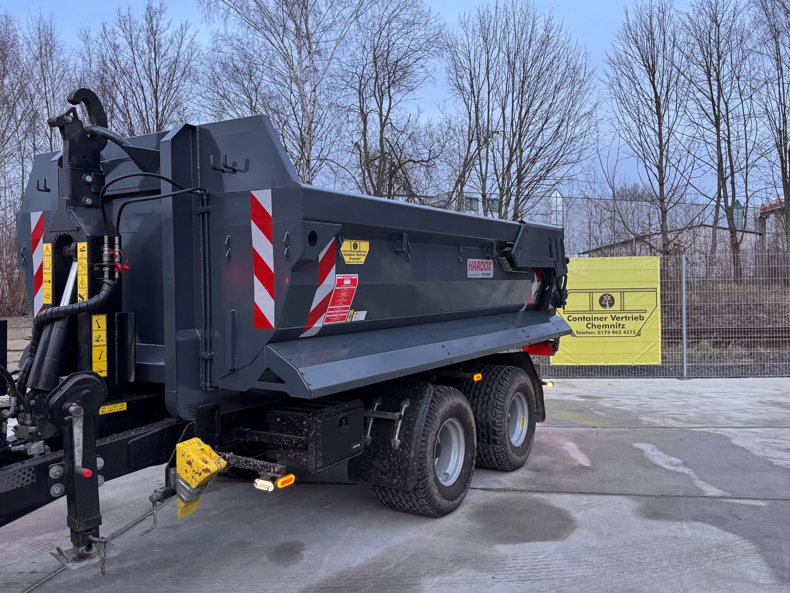 Abrollcontainer Halfpipe Hardox Hydraulische Heckklappe Decker-Containerbau RSM Erdbaucontainer Knipfer