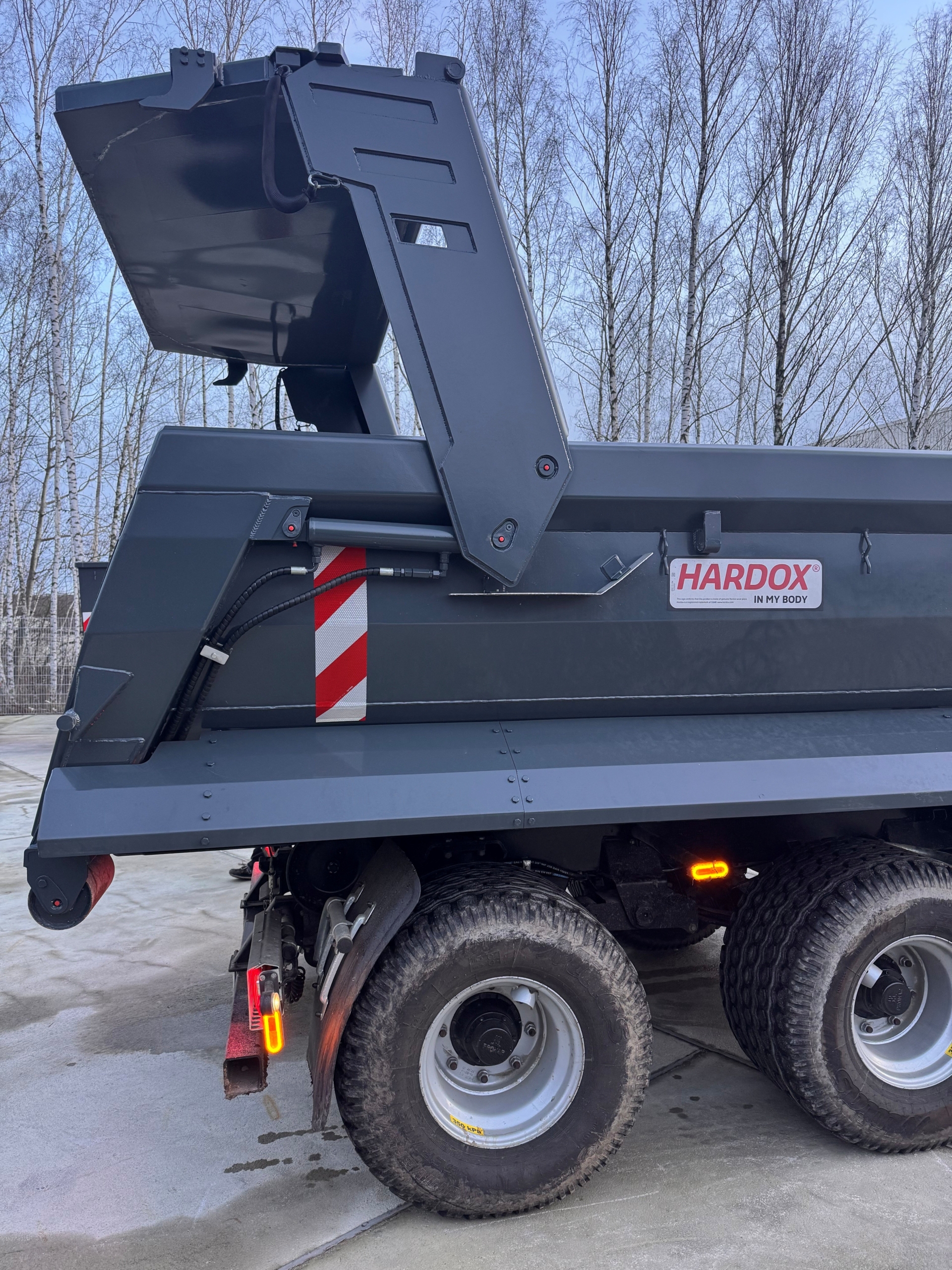 Abrollcontainer Halfpipe Hardox Hydraulische Heckklappe Decker-Containerbau RSM Erdbaucontainer Knipfer