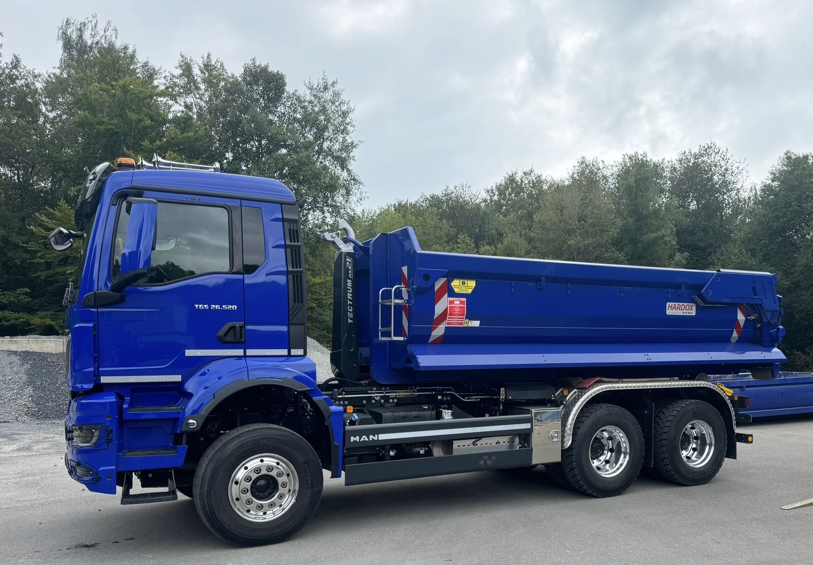 Abrollcontainer Halfpipe Hardox Hydraulische Heckklappe Decker-Containerbau RSM Erdbaucontainer Knipfer