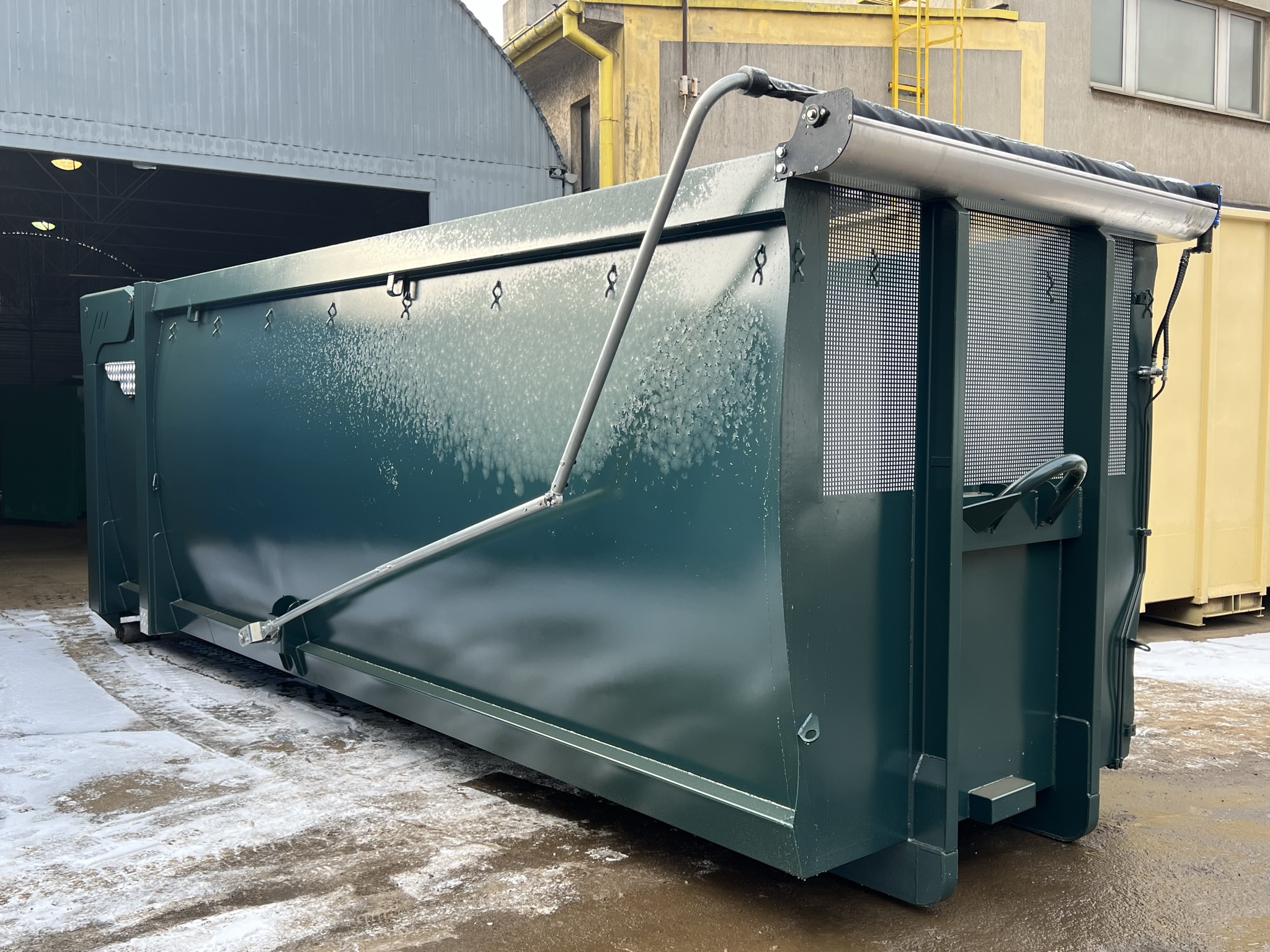 Abrollcontainer hydraulische Heckklappe spantenlos spantenfrei Pronar metaltech Silagecontainer Agrarcontainer 