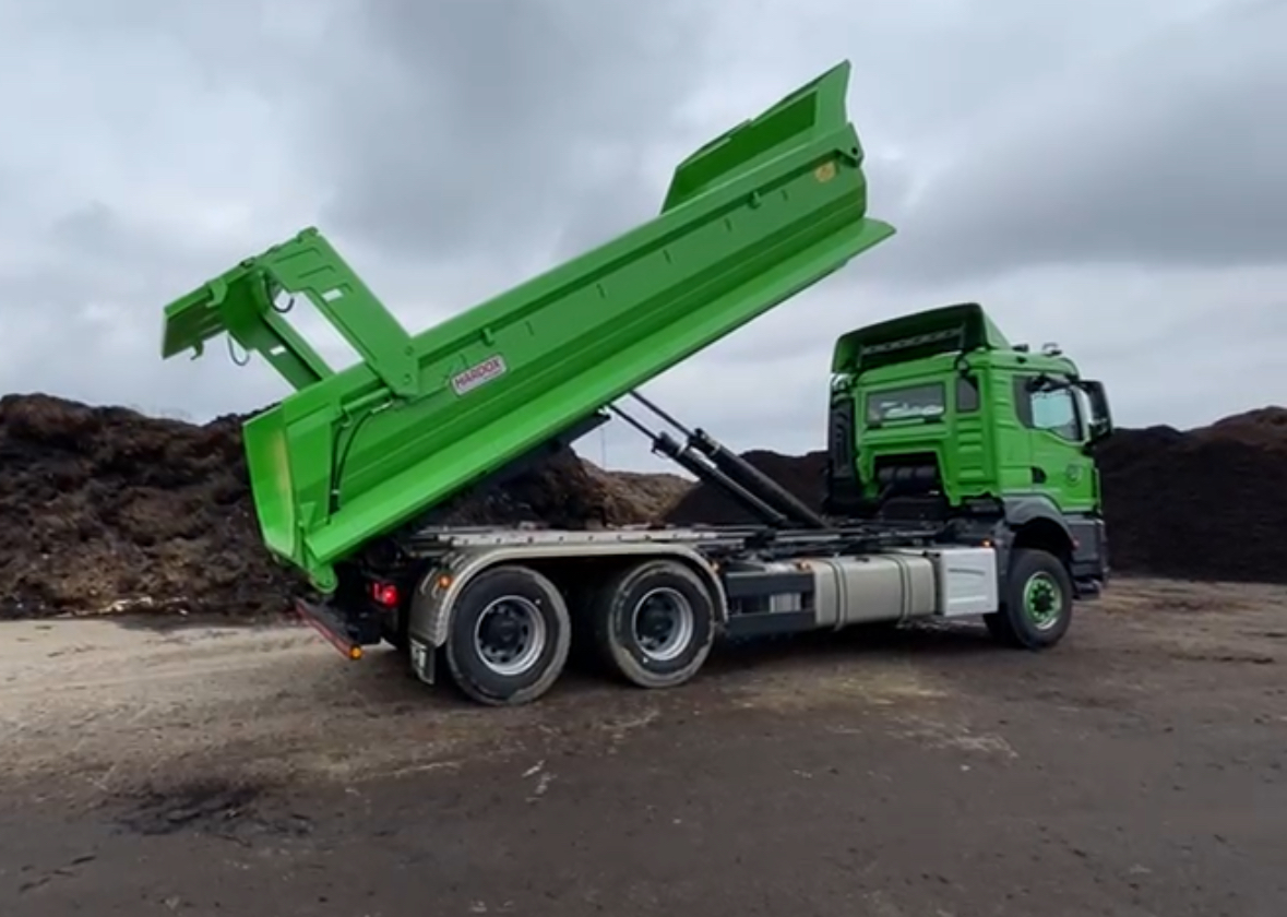 Abrollcontainer Halfpipe Hardox Hydraulische Heckklappe Decker-Containerbau RSM Erdbaucontainer Knipfer