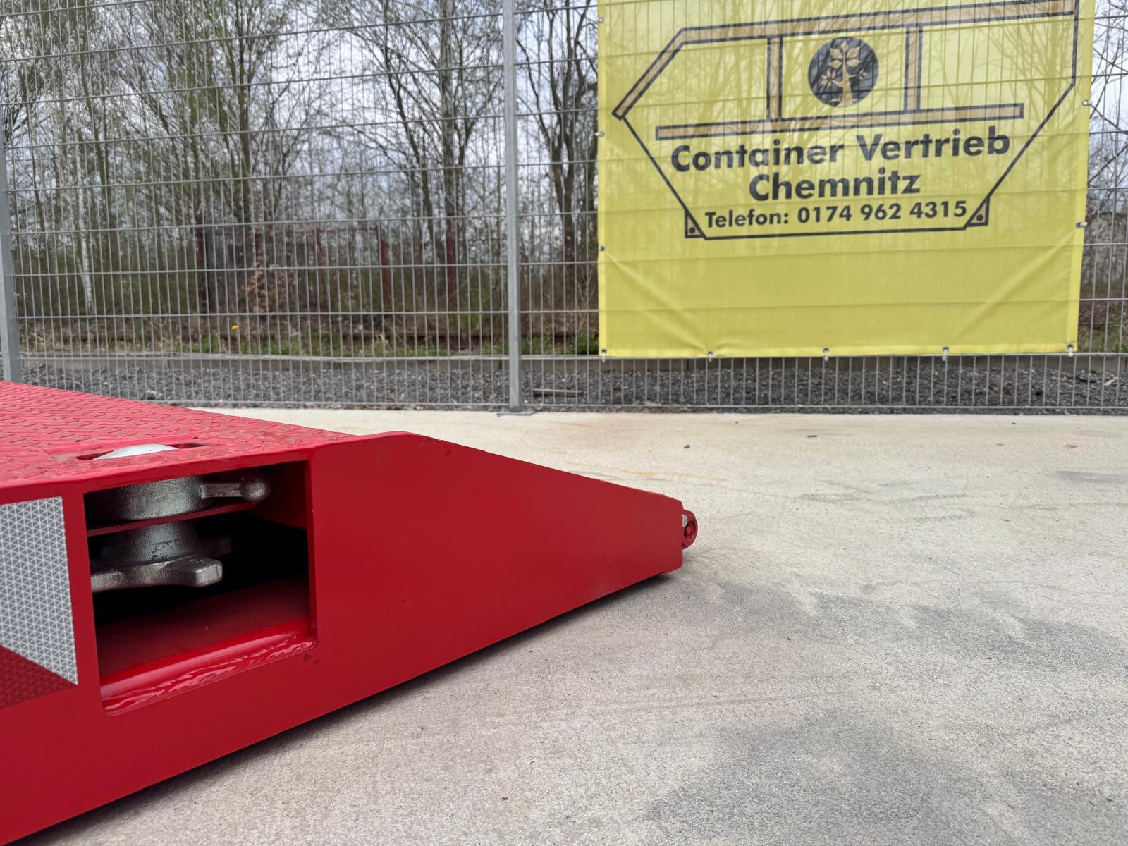 Abrollplattform für Maschinen Tiefbett Baggertransport Abrollcontainer Feuerwehr Seecontainer 